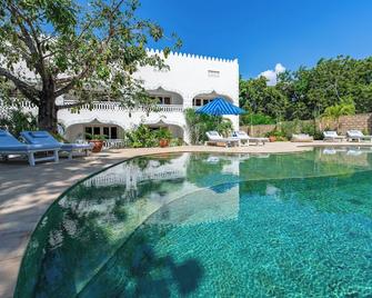 Hibiscus Apartments - Galu Beach - Pool
