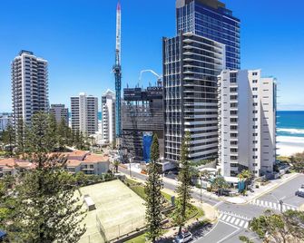 Baronnet Apartments - Surfers Paradise