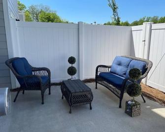 Embrace The Harmony Of Nature And Urban - Concord - Patio