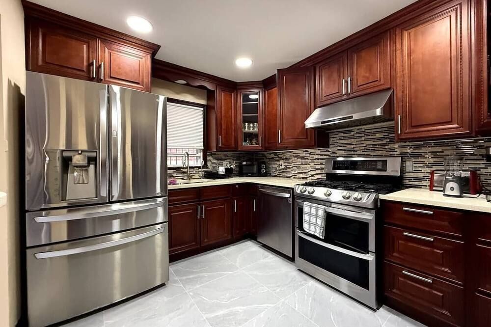 Classic 3 Bed 2 Bath Home With Parking : 2 Min Lga, 15 Min Jfk, 20 Min Manhattan - קווינס - מטבח