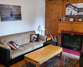 1928 Cottage-Just Steps To Downtown And Amphitheater! 10 Off Ski Lift Tickets! - Baker City - Living room