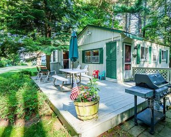 Charming Lake Michigan Cottage - Montague - Patio