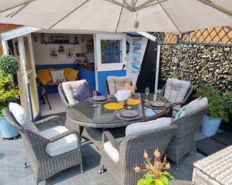 Dungarvon House B&B - Worle - Patio