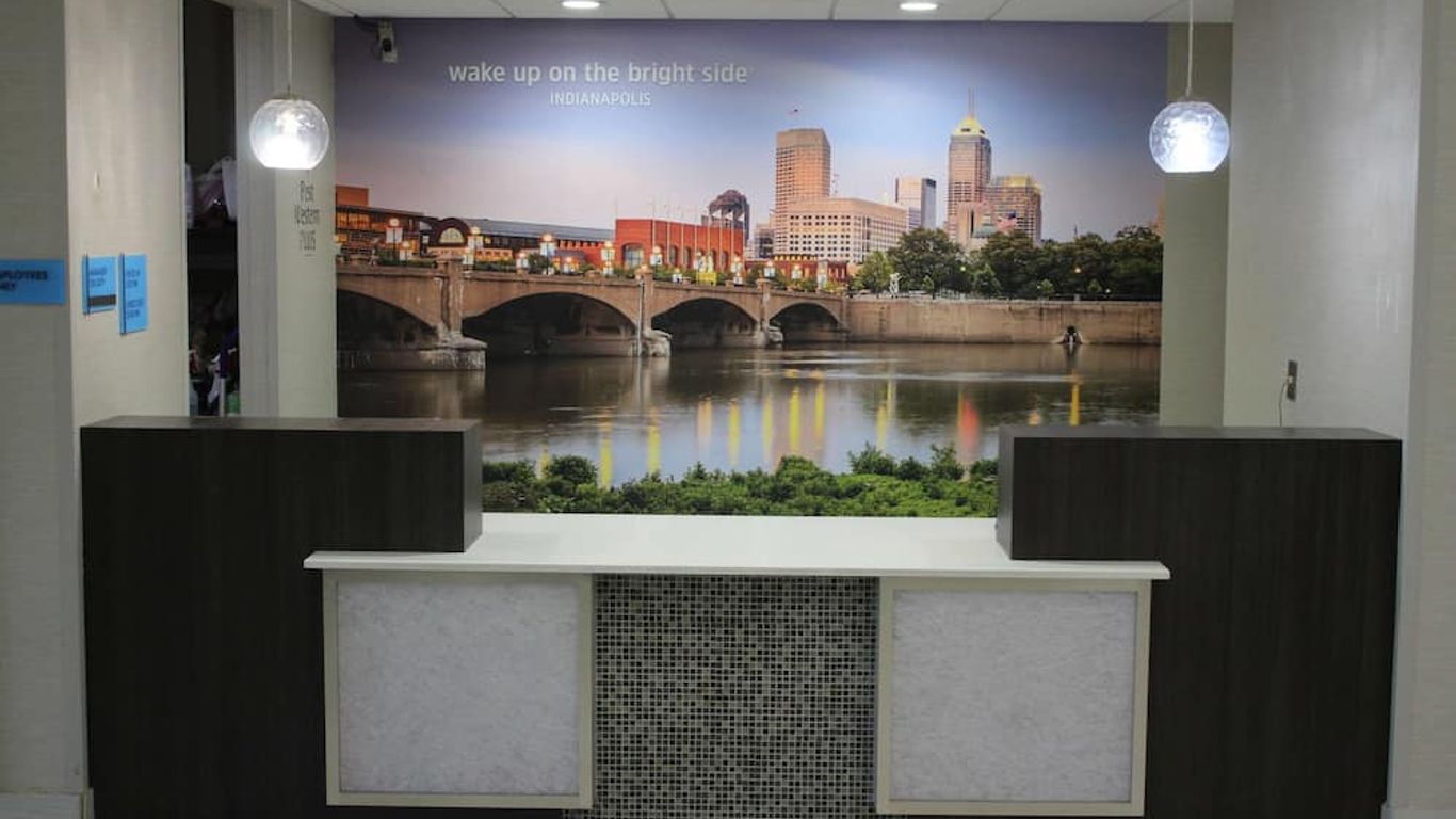 La Quinta Inn & Suites by Wyndham Indianapolis Downtown