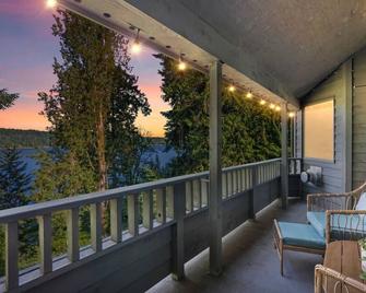 BayView Tower - Romantic Studio w/ Beach Access - Bremerton - Balcony