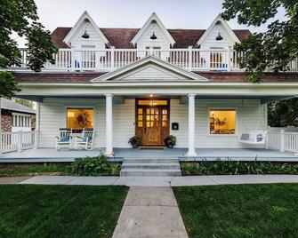 Logan Lucky - Historic 1890's Home - Fully remodeled - Family sized getaway - Logan - Gebäude