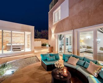 Amazing Home In Praznica With Sauna - Pražnice - Patio