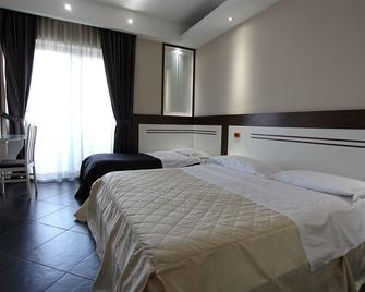 Hotel Briganti - Qualiano - Camera da letto