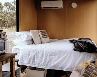Lake View Farmstay by Tiny Away - Goulburn - Bedroom