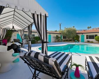 Luxury Private Resort - 1 Block To El Paseo! Sleeps 12! - Palm Desert - Pool