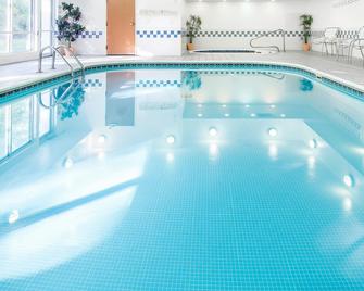 Fairfield Inn & Suites by Marriott Canton - Canton - Svømmebasseng
