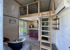 Heart's Desire Tiny House with a View - Marion Bridge - Salon