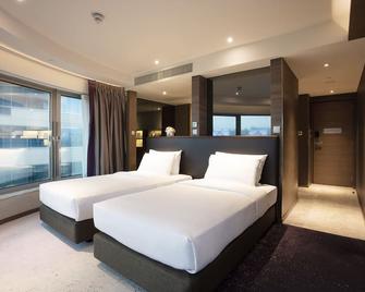Royal Plaza Hotel - Hong Kong - Bedroom