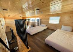 091 Star Gazing Tiny Home near Grand Canyon South Rim Sleeps 8 - Valle - Soverom