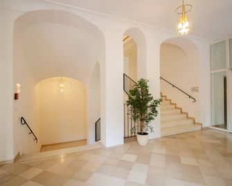 Kloster Weltenburg - Gästehaus St. Georg - Kelheim - Aufgang