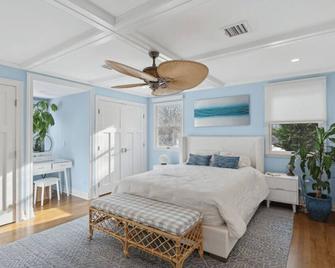2/3 bed charming Hamptons home close to beaches, restaurants, shopping & more - Eastport - Bedroom
