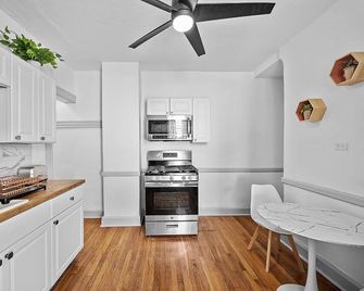 Center of Little Italy #1 - Cleveland - Kitchen