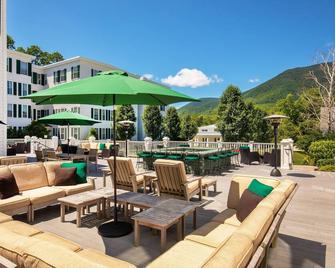 Renovated Townhouse next to a Golf Course and Pool - Manchester - Patio