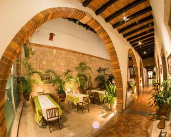 Hotel Mesón de los Remedios - Morelia - Hàng hiên