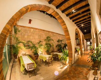 أوتل ميسون دي لوس ريميديوس - موريليا - شرفة مرصوفة