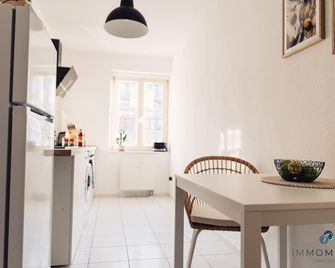 Comfort Apartment im Zentrum 91 - Magdeburg - Dining room