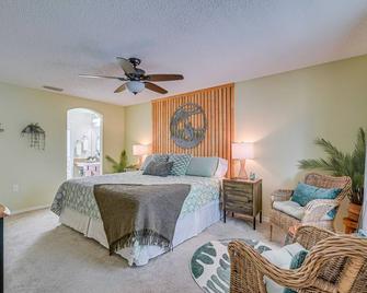Citrus Springs Retreat with Grill and Screened Porch! - Dunnellon - Bedroom
