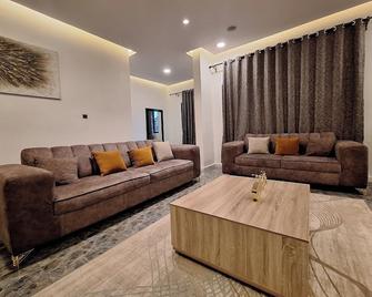 Npj Fully Furnished 4 Bedroom Apartment In Uyo - Uyo