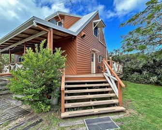 Chalet style home close to beach - Redland - Edifício