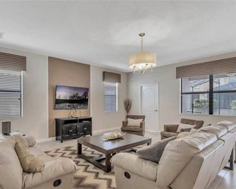 7BR Champions Gate Resort/Private Pool & Spa/15 min to Disney/Sleeps 16+ - Davenport - Sala de estar
