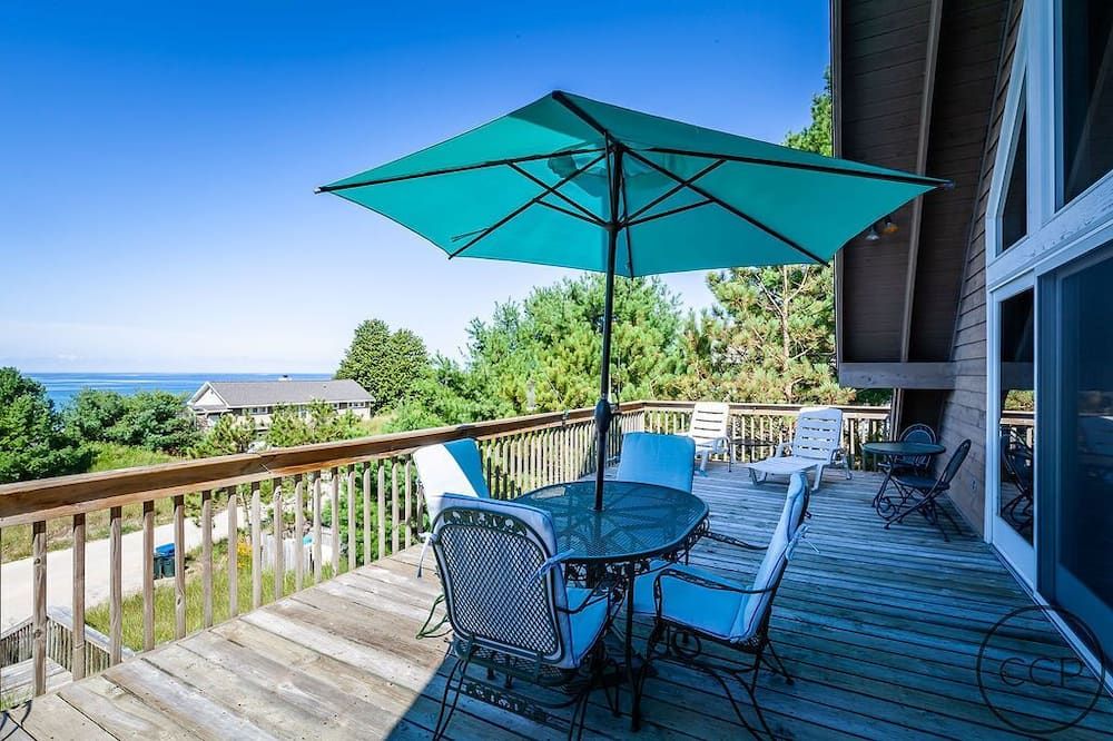 Gone Coastal: A Lake Michigan Beach House - Montague - Balcón