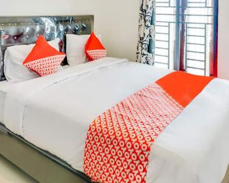 OYO 3015 Galliano Homestay Syariah - Bukittinggi - Bedroom