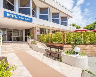 Hotel Brise de Mer - Piscine intérieure & extérieure - Saint-Raphaël