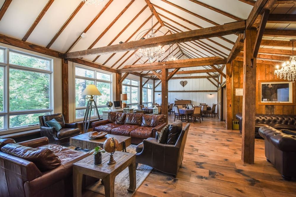 Farm Road Estate - Dover - Living room