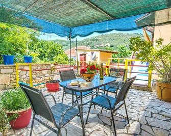 Nandia Studio & Apartment - Gaios - Innenhof