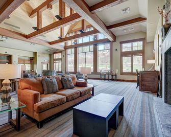 One Ski Hill Place, a RockResort, by Vail Resorts - Breckenridge - Huiskamer