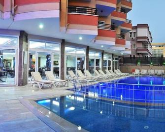 Selvi Hotel - Alanya - Piscina