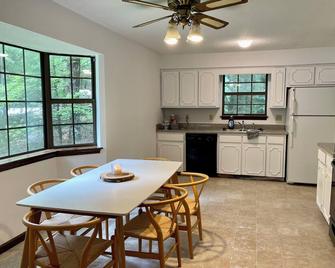 The Lake House in Hamilton Cove of FairField Bay - Fairfield Bay - Cocina