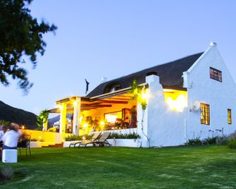 Orange Grove by Totalstay - Robertson - Building