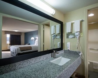 Countryside Inn - Kaufman - Bathroom