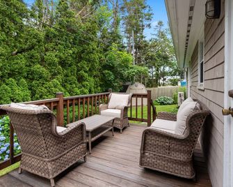 Beautiful Newport Home - The Cottage At Restmere, South - Middletown - Balkon