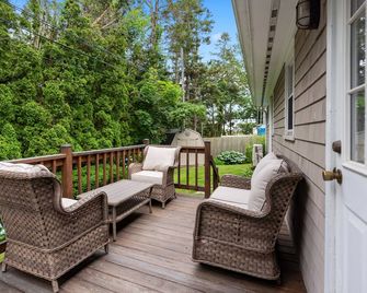 Beautiful Newport Home - The Cottage At Restmere, South - Middletown - Balcony