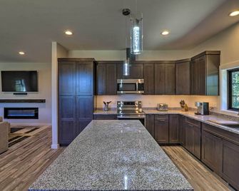 Modern Kalispell Retreat: 37 Mi to Glacier NP - Kalispell - Cocina