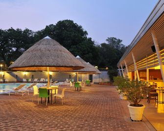 Cresta Sprayview Victoria Falls - Victoria Falls - Gebouw