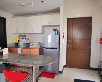 Great View With Balcony In Araneta Cente - Manila - Kitchen