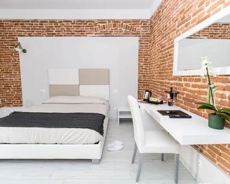 Le Suite Bed & Breakfast - Holiday Home - Polistena - Camera da letto