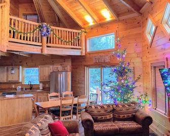 OR Luxury yurt-like home in Bretton Woods with private beach firepit AC fishing and trails - Carroll - Вітальня