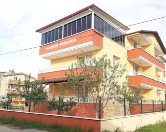 Yalcinkaya Pansiyon - Burhaniye - Gebäude