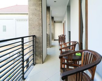 Hotel Warta Puspita - Denpasar - Balcón