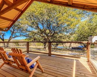 Pool + Firepit + River + Lake + Hot Tub + Heat/Ac - Hunt - Balcony