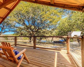 Pool + Firepit + River + Lake + Hot Tub + Heat/Ac - Hunt - Balcony